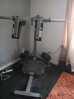 Body -Solid Leverage Squat machine/Calf Raises Machine Grey