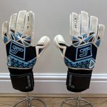 Sells F3 Aqua Control Goalkeeper Gloves size 10