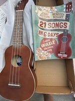 Fender Ukulele + Book + Tuner