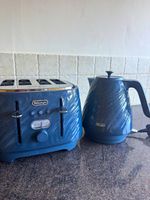 De'Longhi Blue Stainless Steel Kettle & 4-Slice Toaster Set 2000W+