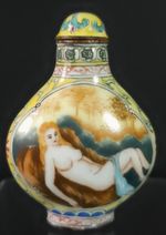 Chinese Enamelled Snuff Bottle Nude Woman
