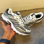 Saucony ProGrid Omni 9 UK 9 Mesh Lace Up Low Top Trainers Grey Silver White