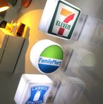 FRIDGE MAGNET  7/11, FAMILY MART, ASIA,  LIGHT UP MAGNET !