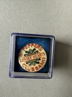 OFFICIAL THE BEATLES SGT PEPPER ALBUM COVER METAL PIN BADGE BRAND NEW!