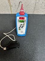 Masimo Rad 5V Handheld Pulse Oximeter with Adult Finger Sensor