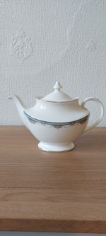 Royal Doulton England  Salisbury 10 1/4" Teapot With Lid Albany