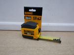 DeWALT  DWHT38128-0  8M METRIC 25MM WIDTH TAPE MEASURE 3.9M REACH