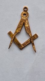 Masonic 9ct Square and compasses Pendant. Chester Hallmarked. GC