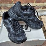 Magnum British Army Outdoor Female Trainers Vibram Sole Black Sizes NEW IN BOX