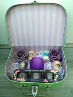 Yankee Candle Floral Gift Set, Green & Purple Suitcase Box, Votives, Holder 