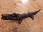  VINTAGE CROCODILE NUT CRACKER. HEAVY METAL 19CM.