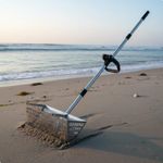 Adjustable Handle Beach Sand Sifter with Tooth Edge for Cleaning Sand and