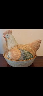 Very Rare Vintage Shelf Pottery Located In Halifax England Chicken Egg Holder