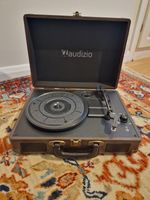 Audizo RP114W Suitcase Record Player + Michael Jackson Thriller Vinyl Record.A+