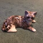 Winstanley Tabby&White Cat relaxing - Size 3 - 12cm tall x 23cm long Fabulous!!