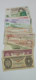  Lot of old paper money from different countries / years