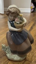 PRICE REDUCED - Lladro Porcelain Spring Is Here Figurine 1983 Retired 7” No Box