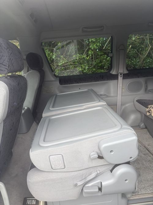 Mazda Bongo 2L Petrol 2004 — image 4