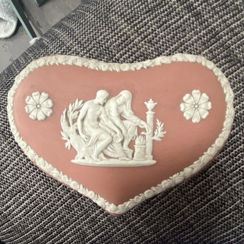 Wedgwood Pink Jasperware Heart Trinket Box w/ Removable Lid White Relief