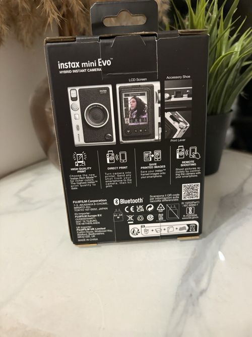 Fujifilm instax mini Evo Hybrid Instant Camera USB Type-C, Black — image 3