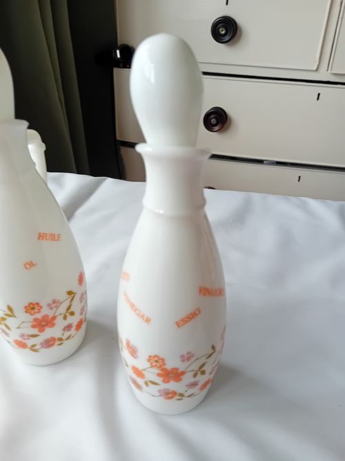 Vintage Italian Milk Glass (Cerve Parma / Made in Italy) Cruet Set 1970s — image 4