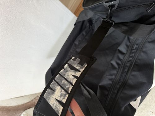 Nike Brasilía Medium 60L Duffel Bag Black/White Logo Zip Adjustable Strap — image 2