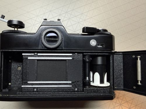 Voigtländer VSL 1 35mm SLR Film Camera + Carl Zeiss Tessar 50mm M42 mount — image 6