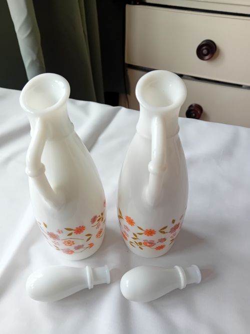 Vintage Italian Milk Glass (Cerve Parma / Made in Italy) Cruet Set 1970s — image 6