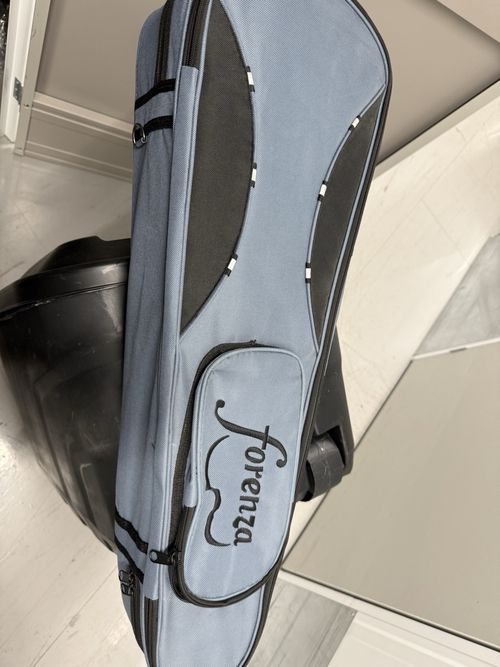 FORENZA 13" VIOLA KIT WITH CASE. CASE WORN. VIOLA GOOD USED CONDITION. — image 2