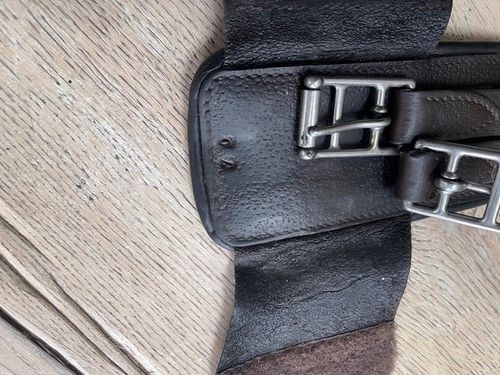 Childeric Short Stud Girth Size 70 Brown, Excellent Condition — image 3