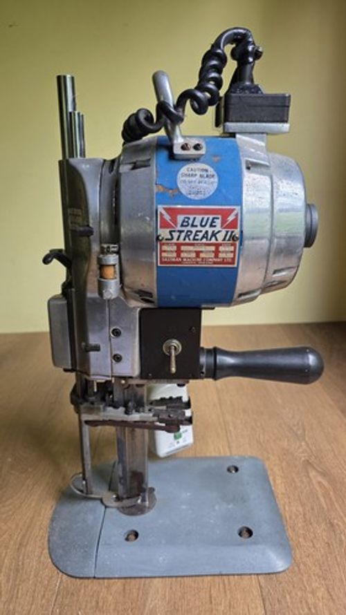 Eastman Blue Streak 2 Fabric and Foam Cutter Machine Industrial Cloth Cutter.