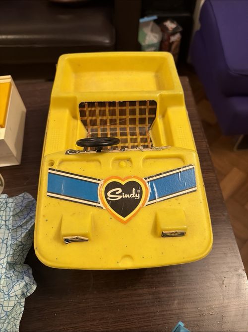 Vintage Sindy Doll Furniture & Car – Pedigree Era — image 2