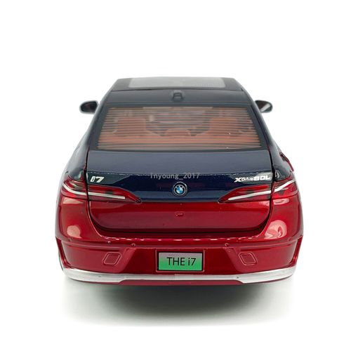 1:24 BMW i7 G70 EV Model Car Metal Diecast Toy Cars Toys for Boys Kids Gifts Red — image 6