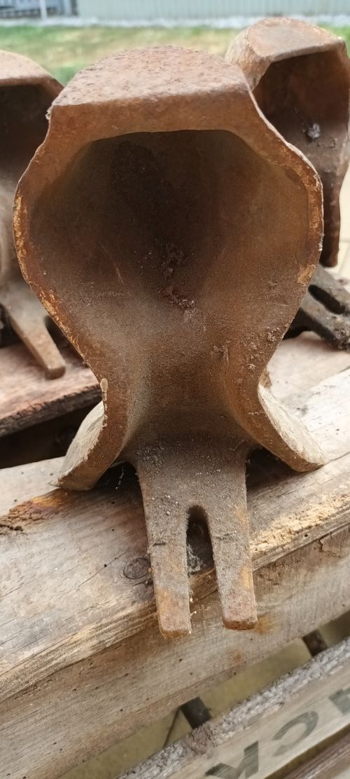 Antique Victorian-era cast iron clawfoot bathtub feet. Uncleaned — image 5