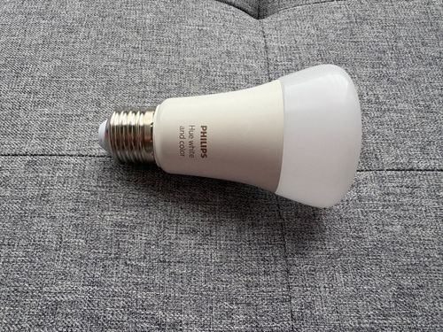 Philips Hue A60 9.5W E27 LED Smart Light Bulb, White and Color, 806 Lumens — image 3