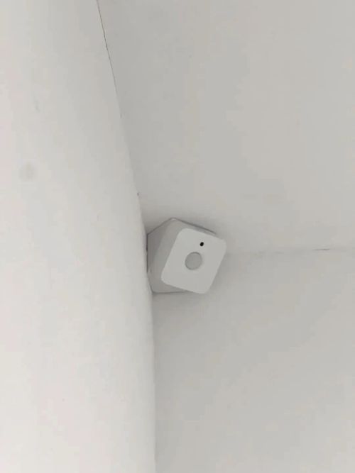 Philips Hue Motion Sensor Corner Mount – Fixed 90° Wall Bracket Holder — image 1