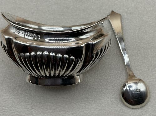 Sterling Silver Fully Hallmarked 925 Condiment Pot And Spoon. Birmingham 1906 — image 2