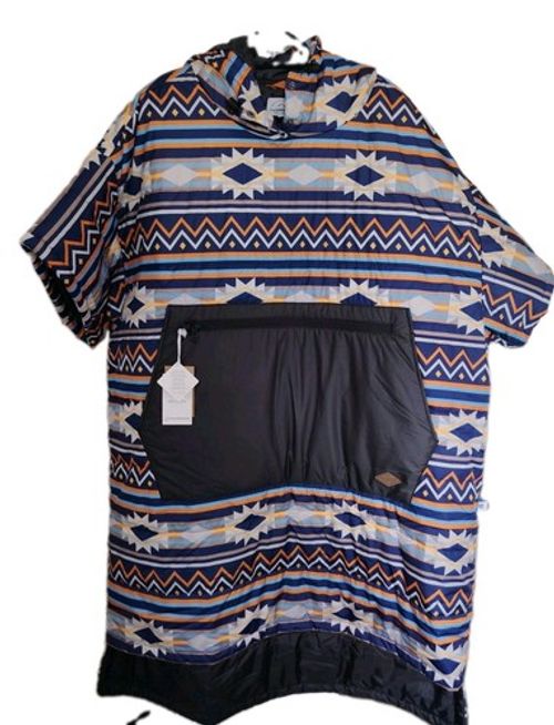 New Passenger wild Insulated Changing Robe / Poncho -X-Large. Unisex