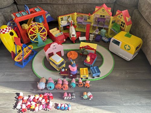 Peppa Pig Playset Lot House/Buildings, Vehicles, Track & Figures Peppa Family