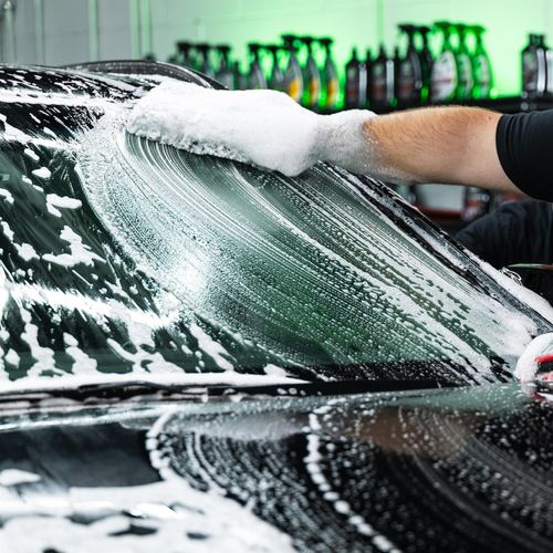 Turtle Wax Zip Super Concentrated Car Wash Shampoo & Wax Cleaning 2 x 5 Litre — image 6
