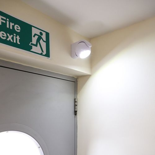 Battery 360° PIR Motion Sensor LED Outdoor White Security Wall Welcome Light — image 7