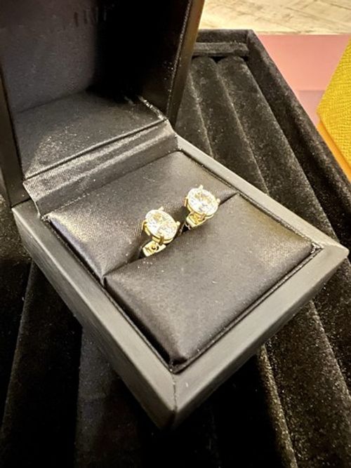 Oval Cut 1.0ct Diamond Earrings Gold