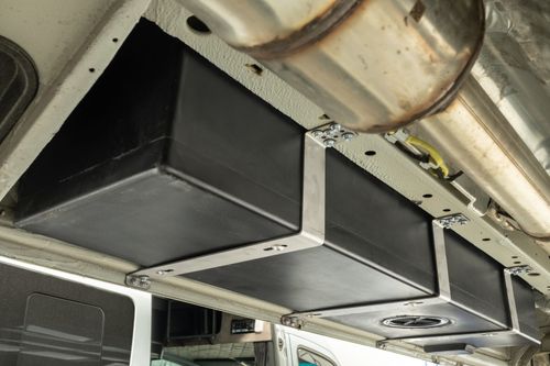 92 LITRE WATER TANK (SPRINTER & VW CRAFTER 06-17) WITH FRESH WATER KIT — image 3