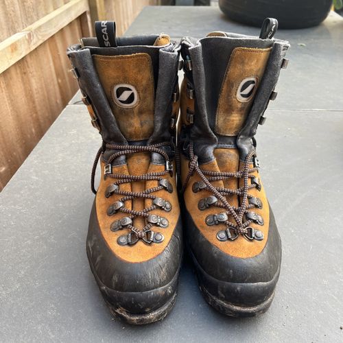 Men's Scarpa Matterhorn insulated winter climbing/mountaineering boots, size 8 — image 2