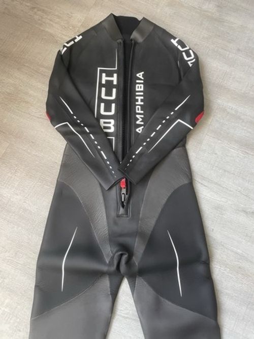 Huub Premium Amphibia 3.5 Wetsuit Size-M. Worn Once! With Box. Immaculate cond