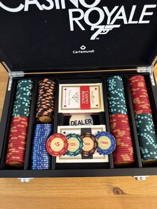 Casino Royale Poker Chips Set  - James Bond 007 - Cartamundi *RARE*