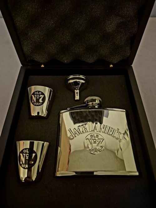 Jack Daniels Old No. 7 Stainless Steel 4oz Hip Flask Set, 2 Cups, Funnel