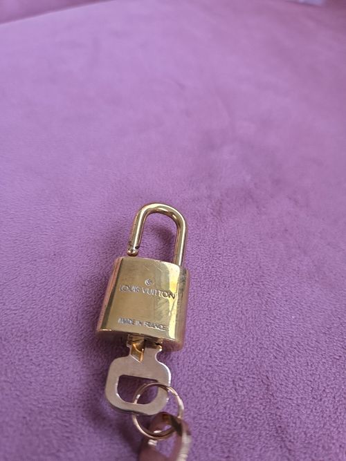  Louis Vuitton Brass Padlock Lock & Key Set. Used — image 3