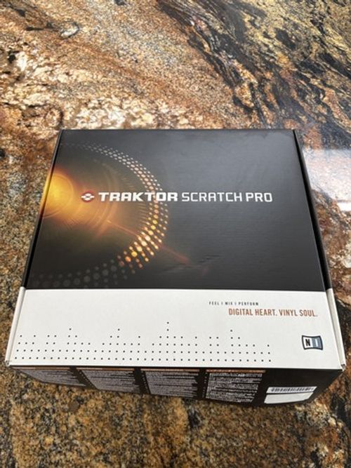Native Instruments Traktor Scratch Pro & Audio 8 DJ Digital Vinyl Control System