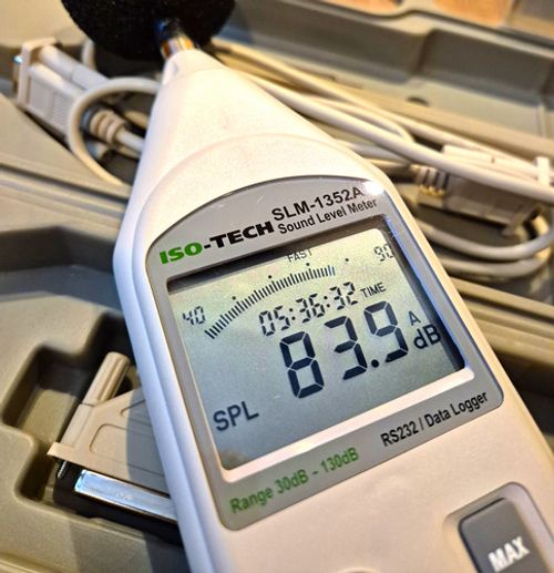 ISO-TECH SLM-1352A Sound Level Meter RS-232 Data Logger 30-130dB w/ Case
